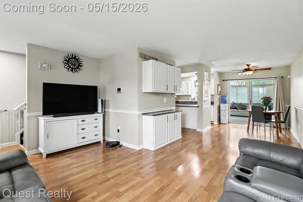 7058 Rolling Hills Drive, Waterford, MI 48327 — Photo 8