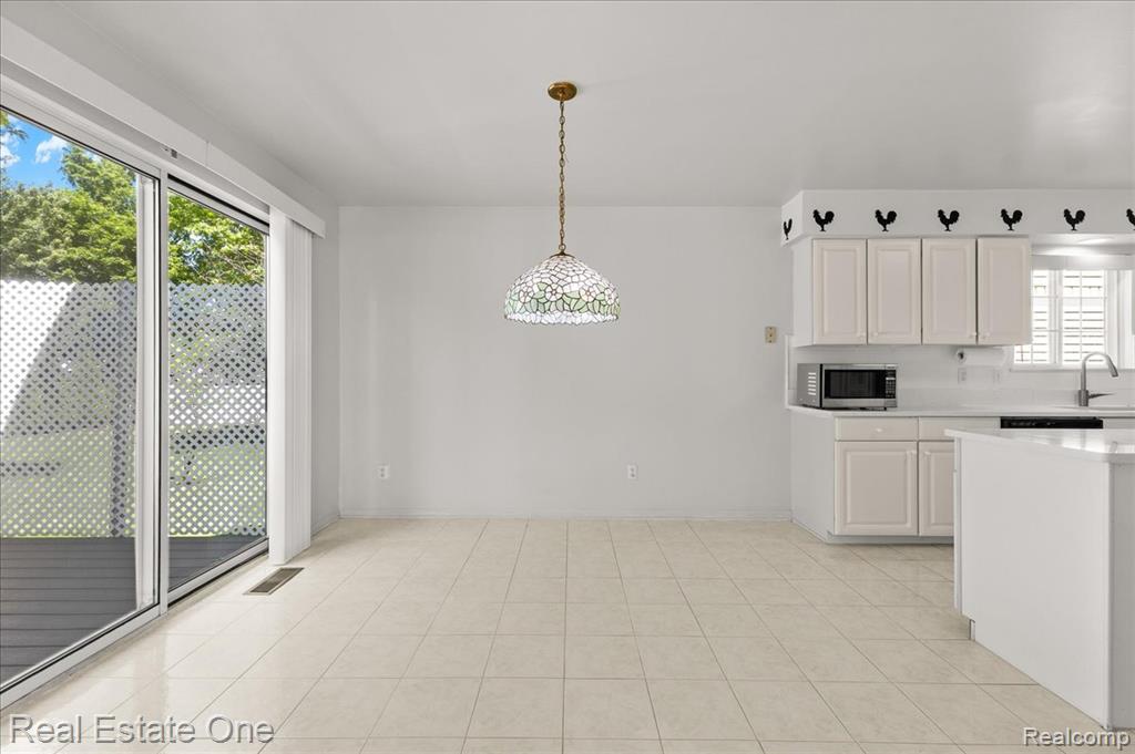 113 Algansee Drive, Troy, MI 48083 — Photo 21