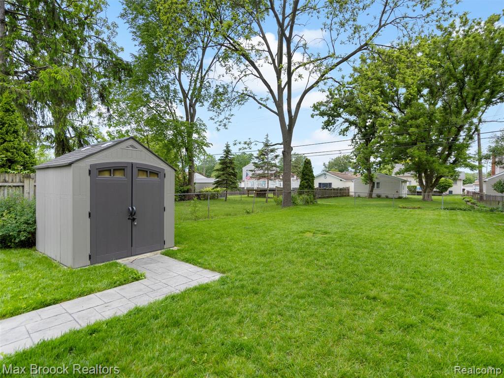 94 School Avenue, Clawson, MI — Photo 21