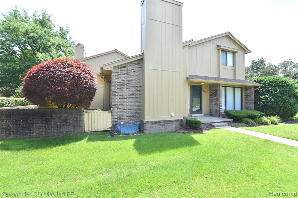 1752 S HILL Boulevard, Bloomfield Hills, MI 48304 — Photo 3
