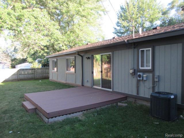 7265 Ida Terrace, Waterford, MI 48329 — Photo 8