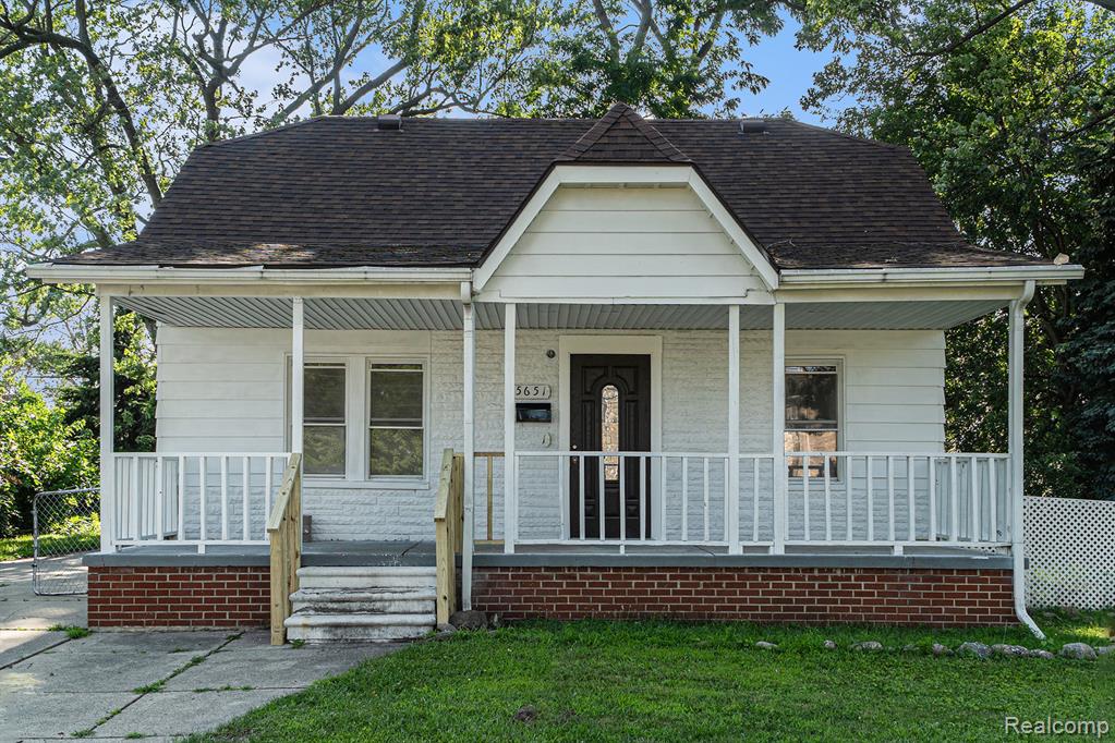 5651 N Beech Daly Road, Dearborn Heights, MI 48127 — front exterior
