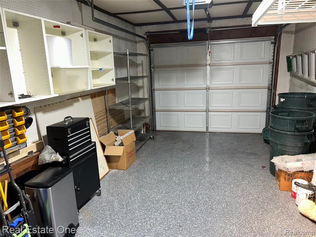 7329 Creek View Circle, West Bloomfield, MI — Photo 38