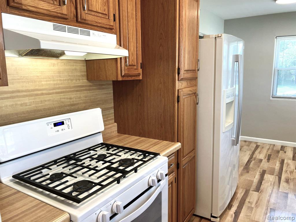 8189 STATE Park, Center Line, MI 48015 — Photo 10