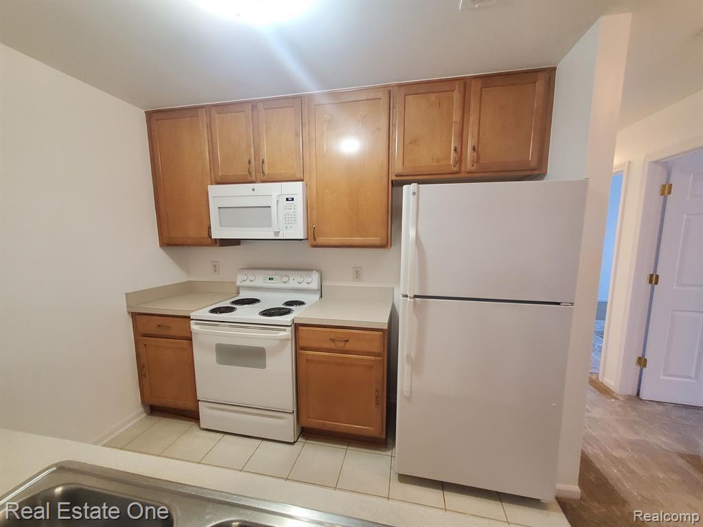 23061 FAIRLANE Boulevard, N-27, Woodhaven, MI 48183 — Photo 8