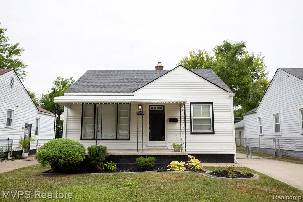 19309 Woodside Street, Harper Woods, MI 48225