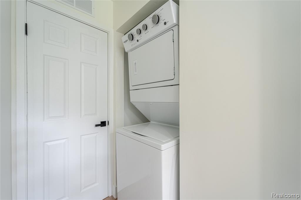 6194 Wilson Drive, Waterford, MI 48329 — Photo 18
