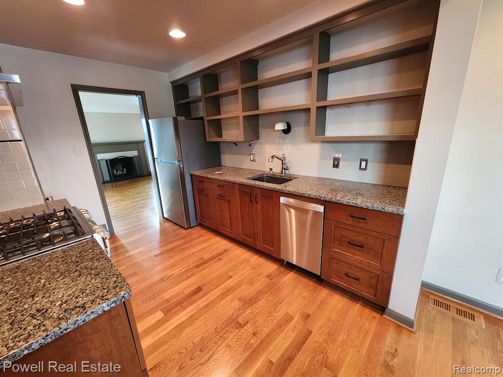 912 Cedarhill Drive, Royal Oak, MI 48067 — Photo 4
