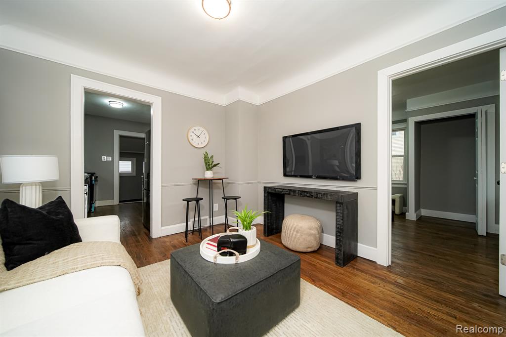 74 W BERNHARD Avenue, Hazel Park, MI 48030 — Photo 11