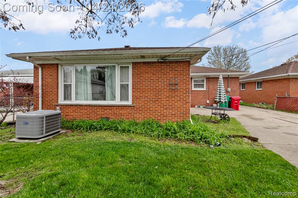 24861 Almond Avenue, Eastpointe, MI 48021 — Photo 29