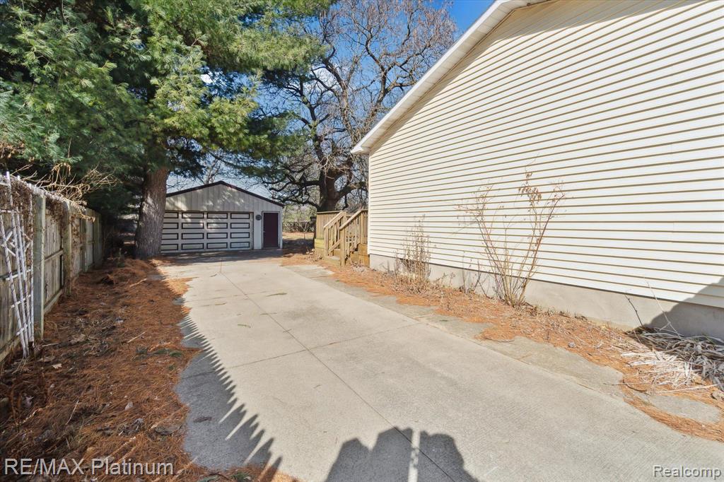 430 WILD OAK Lane, Perry, MI 48872 — Photo 39