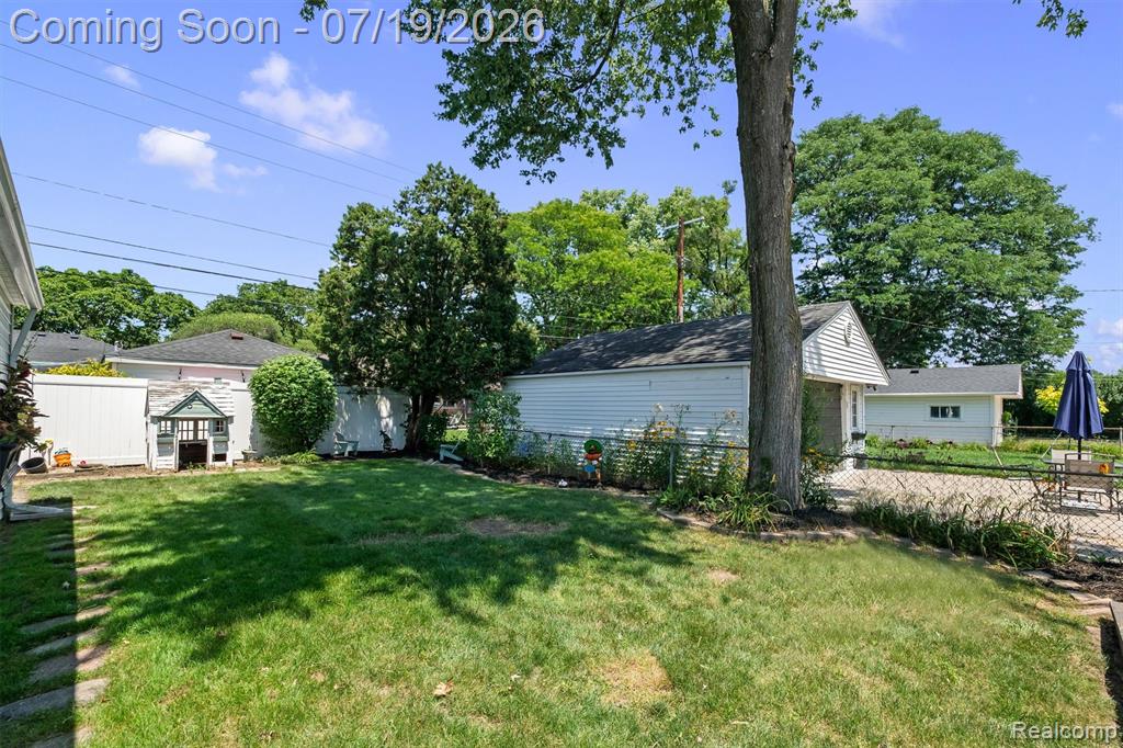502 W Sunnybrook Drive, Royal Oak, MI 48073 — Photo 37