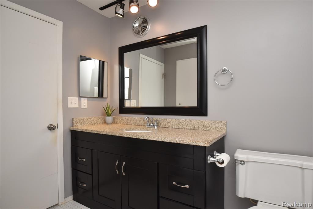 4909 Crooks Road, C7, Royal Oak, MI 48073 — Photo 15