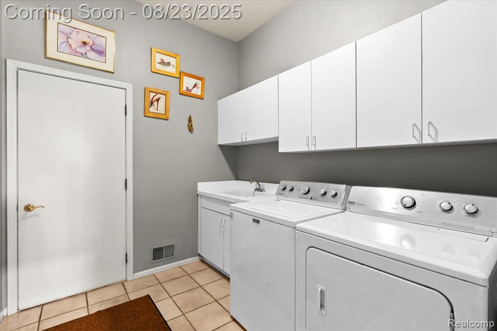 5770 Point Of The Woods Drive, West Bloomfield, MI 48324 — Photo 12