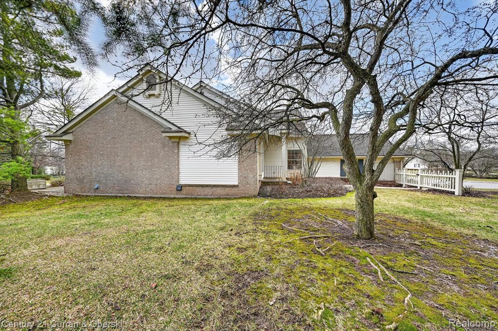 7307 Danbury Drive, West Bloomfield, MI — Photo 43