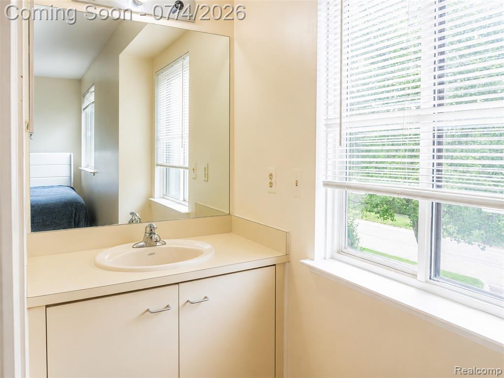 754 Ashley Circle, Rochester Hills, MI 48307 — Photo 27