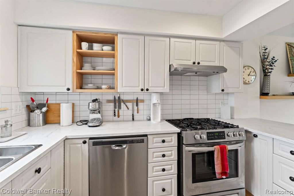 817 E Kirts Boulevard, Troy, MI 48084 — Photo 11
