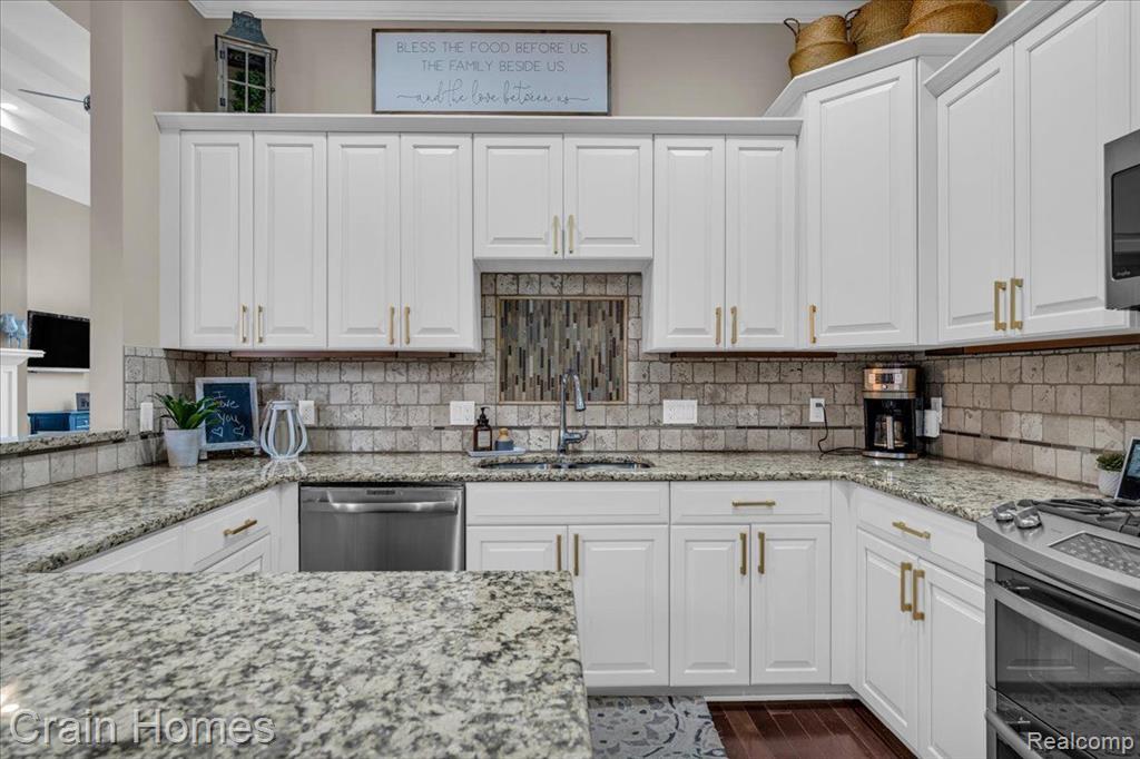 5808 KNOB HILL Circle, Clarkston, MI 48348 — Photo 11
