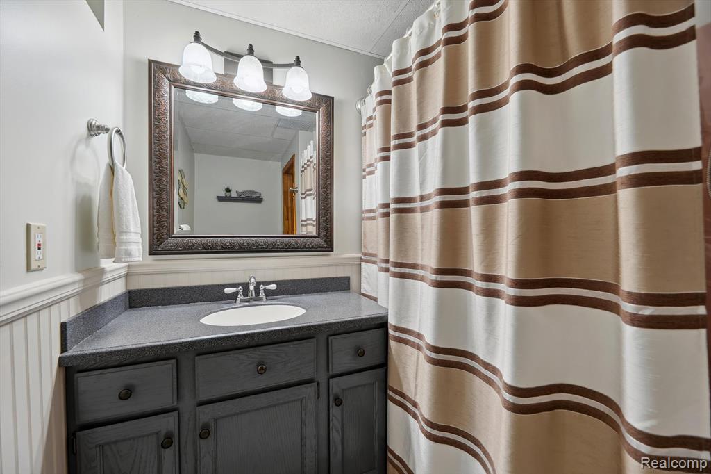9762 Dickerson Court, South Lyon, MI 48178 — Photo 39