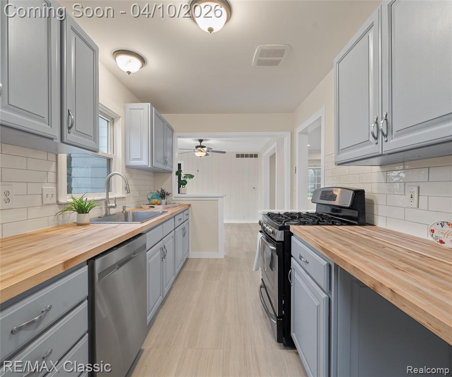 9083 Pittsfield Street, Commerce Twp, MI 48382 — Photo 12