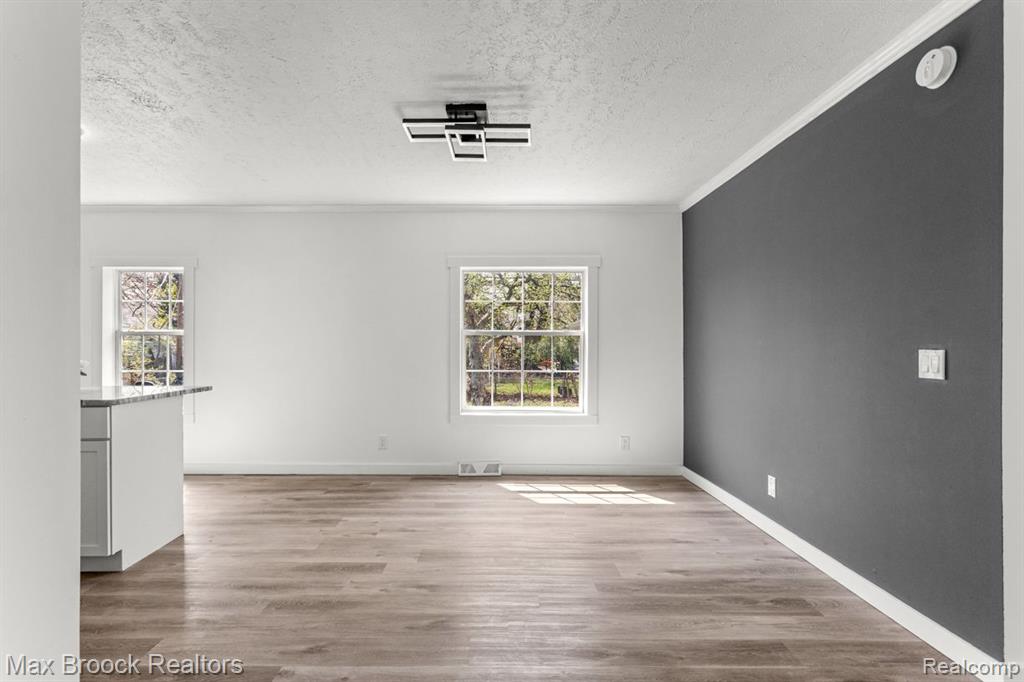 736 E GRANET Avenue, Hazel Park, MI 48030 — Photo 9