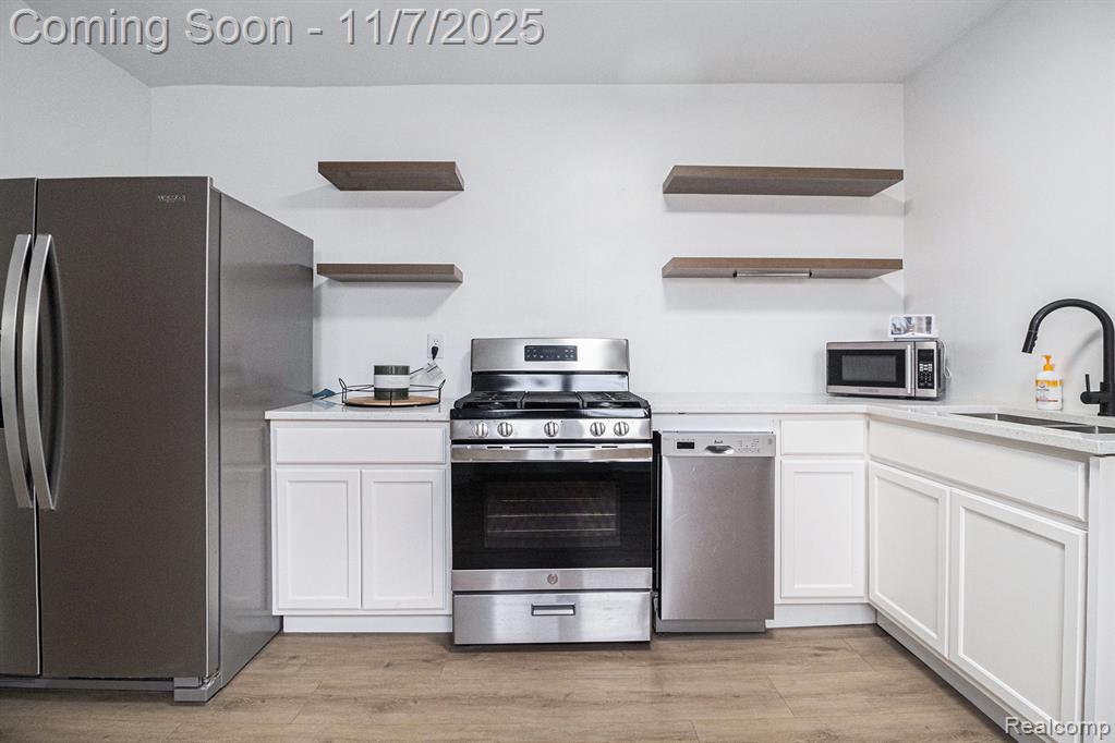 5555 Kreger Street, Sterling Heights, MI 48310 — Photo 9
