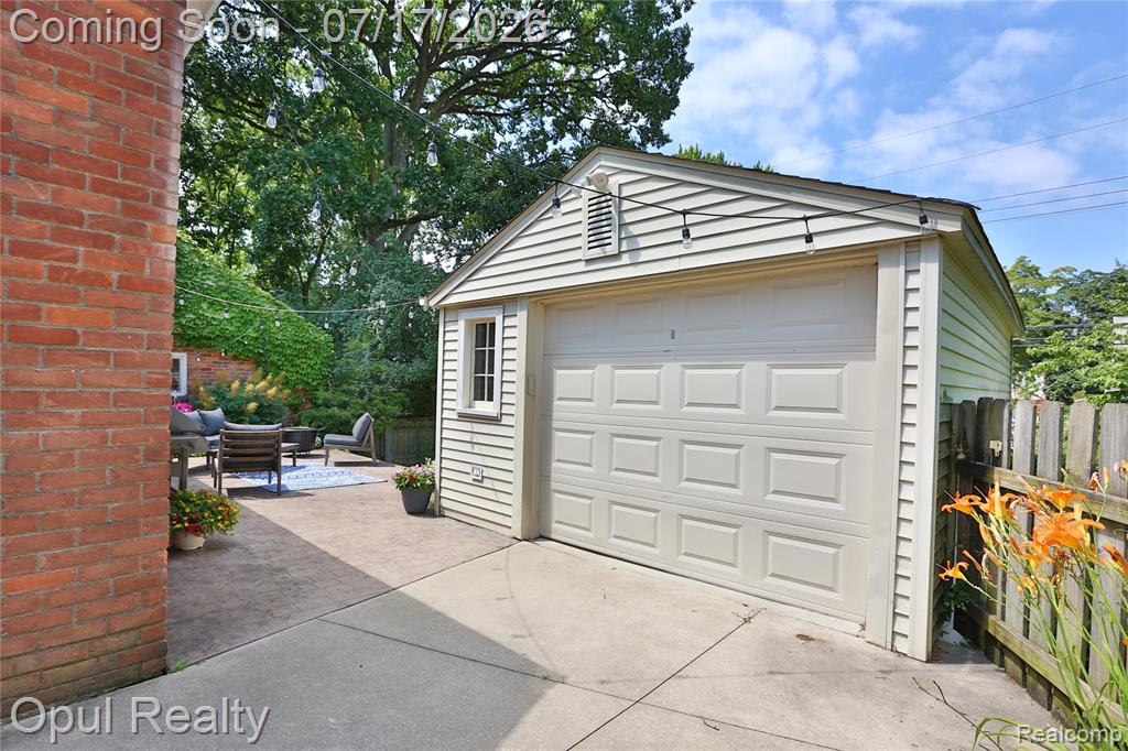 905 Forestdale Road, Royal Oak, MI 48067 — Photo 4