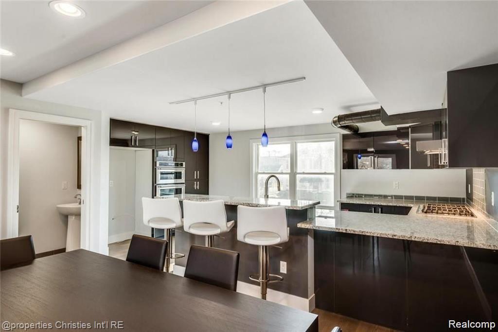 642 W 11 MILE Road, Royal Oak, MI 48067 — Photo 9