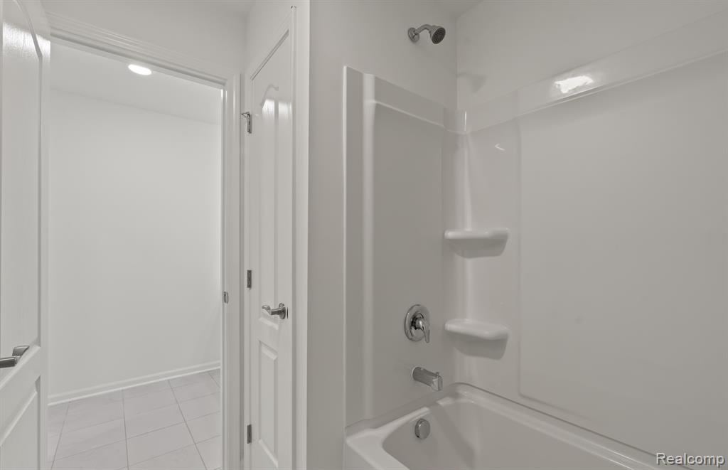 5574 East Spaniel Drive, Ann Arbor, MI 48108 — Photo 20