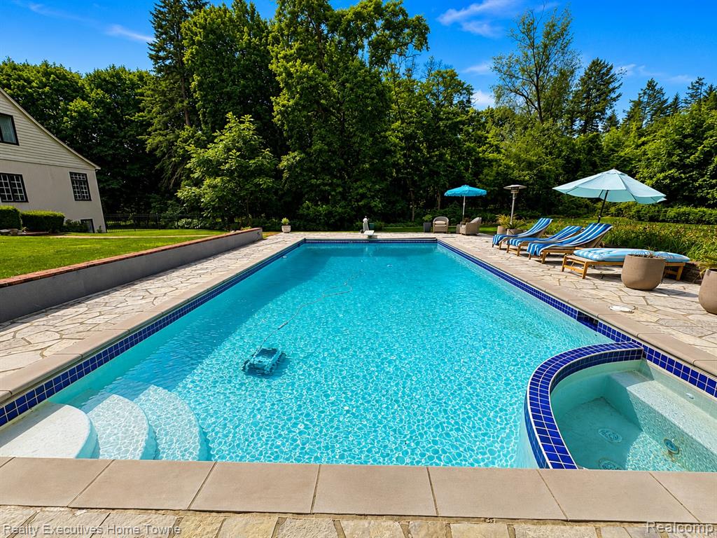 1395 Country Club Road, Bloomfield Hills, MI 48304 — Photo 3