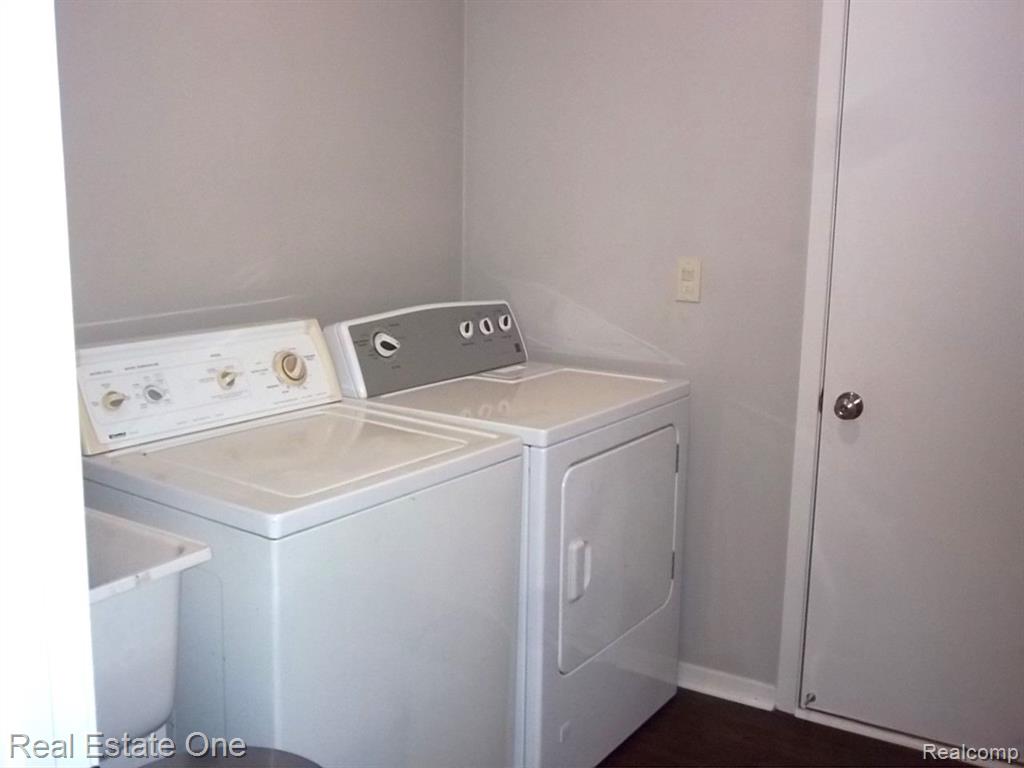 2054 MAPLEHURST Drive, 46, Commerce Twp, MI 48390 — Photo 5