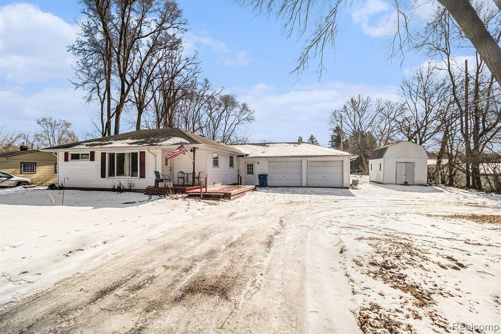 5865 ELDRIDGE Drive, Waterford, MI 48327 — Photo 2