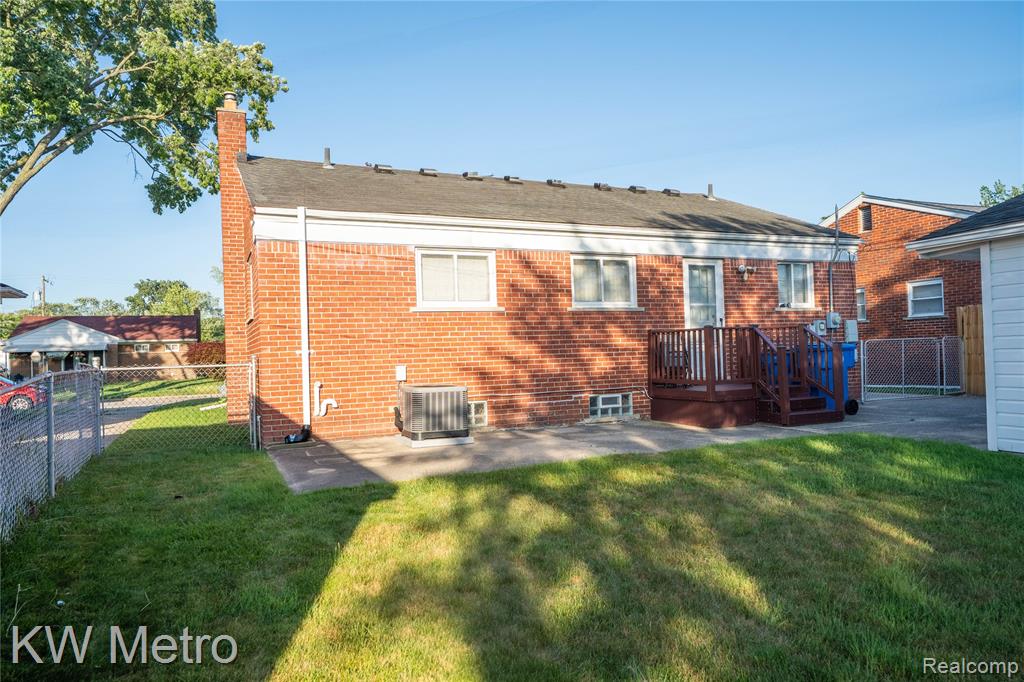 8487 Salem Lane, Dearborn Heights, MI 48127 — Photo 6