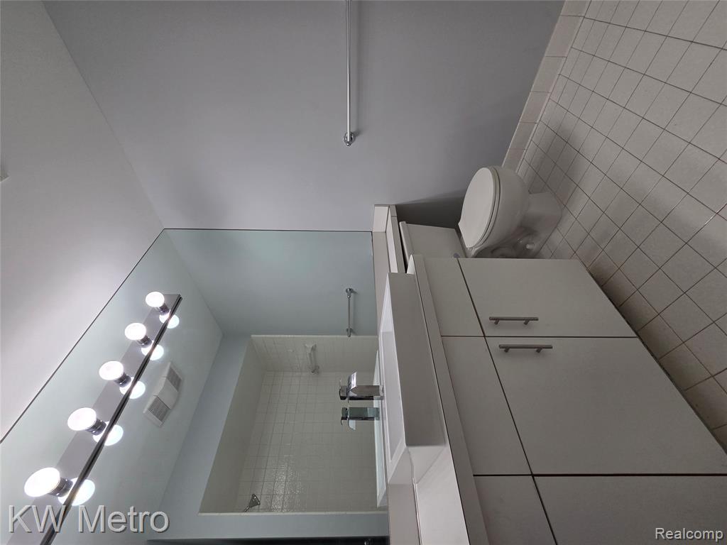 6680 Ridgefield Circle Circle, 104, West Bloomfield, MI — Photo 15