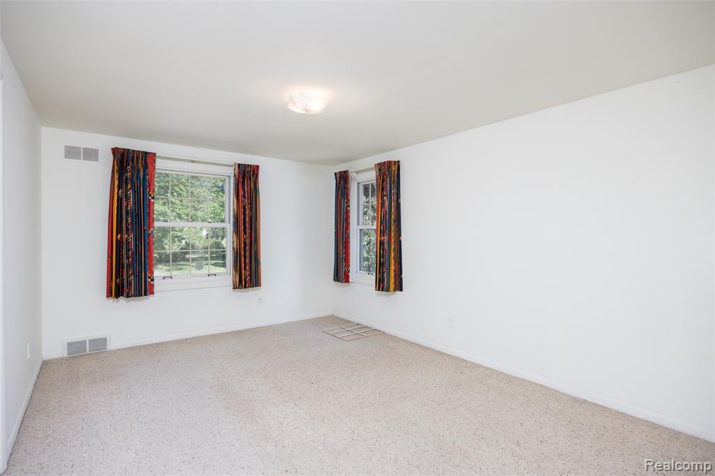 19646 Wilshire Boulevard, Beverly Hills, MI 48025 — Photo 18