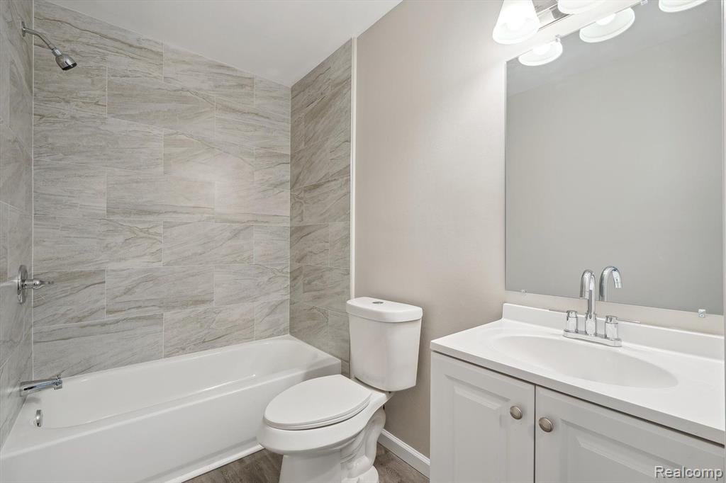 941 E LINCOLN Avenue, Madison Heights, MI 48071 — Photo 15