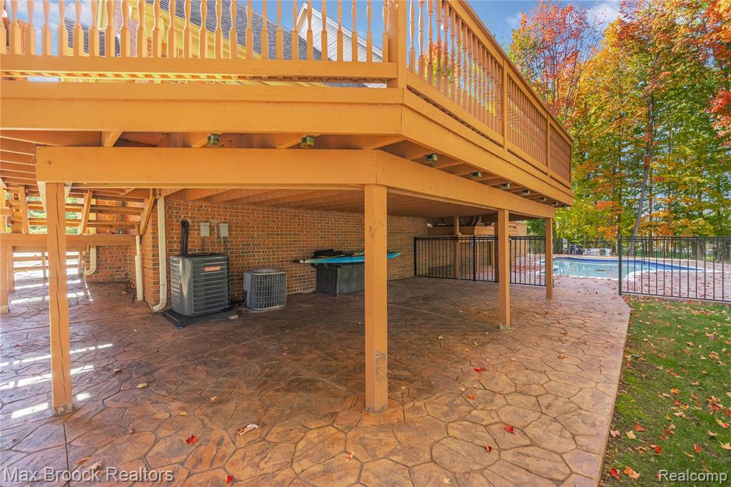 6986 Crosswell Drive, West Bloomfield, MI — Photo 62