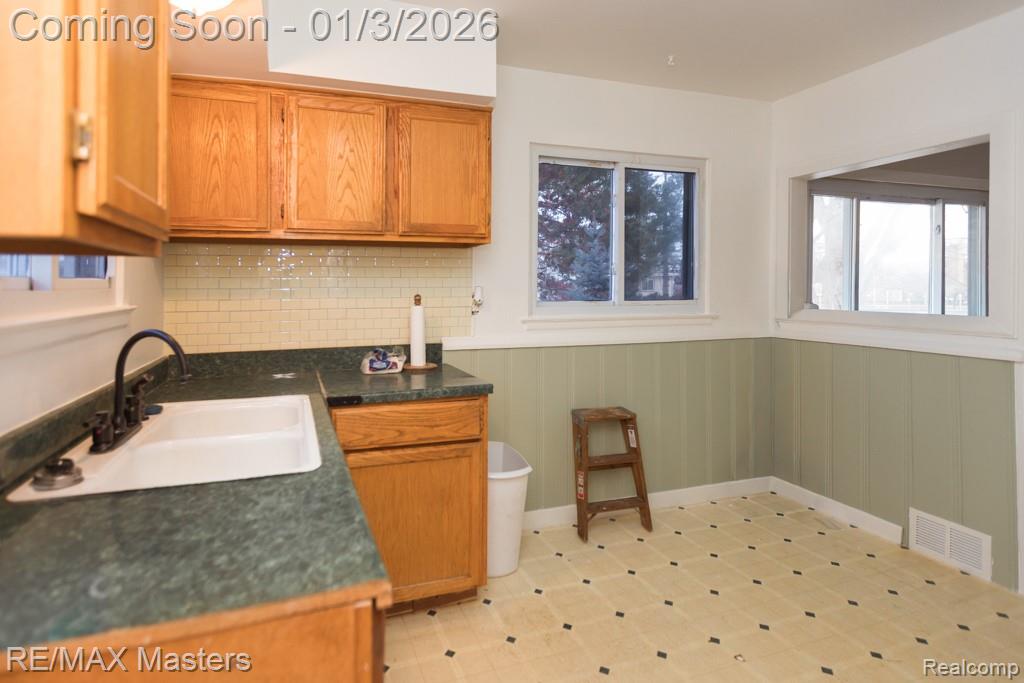 4696 Syracuse Street, Dearborn Heights, MI 48125 — Photo 5