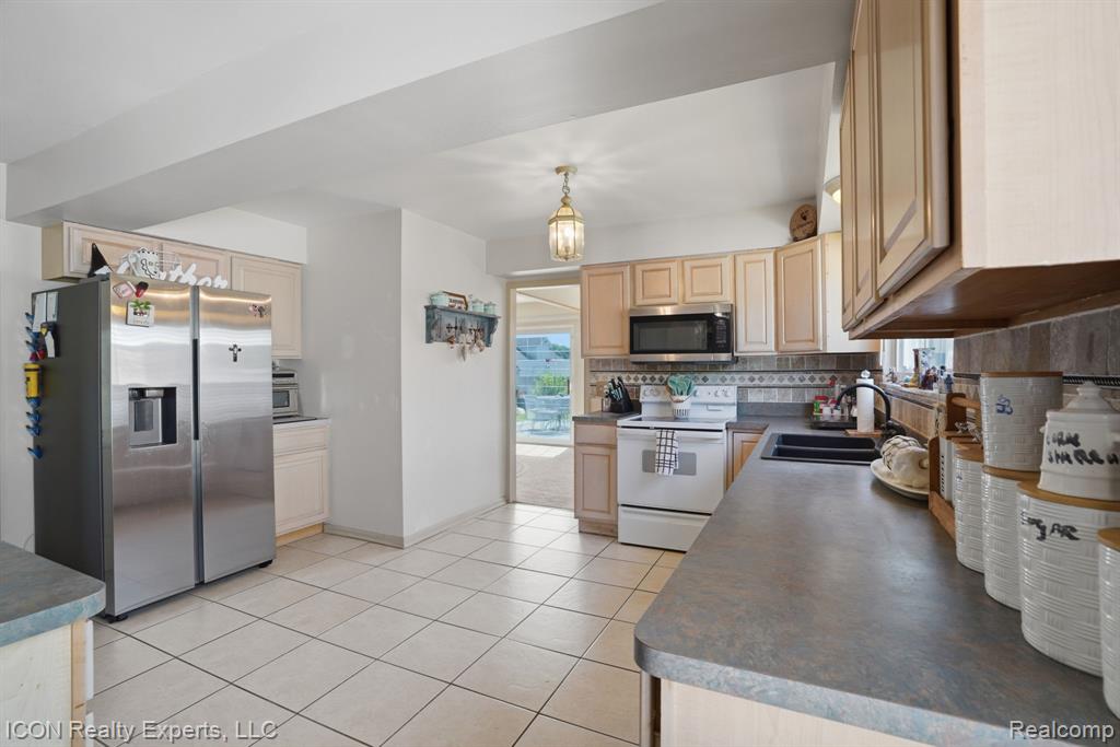 40567 Santoni Drive, Clinton Twp, MI 48038 — Photo 17