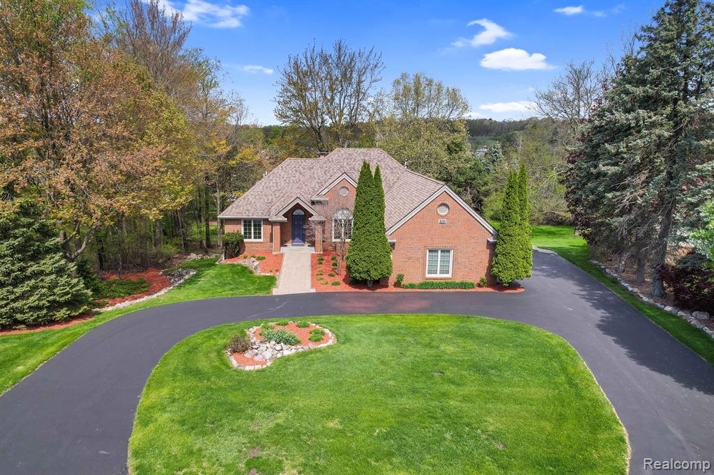 8261 STAGHORN Trail, Clarkston, MI 48348 — Photo 2