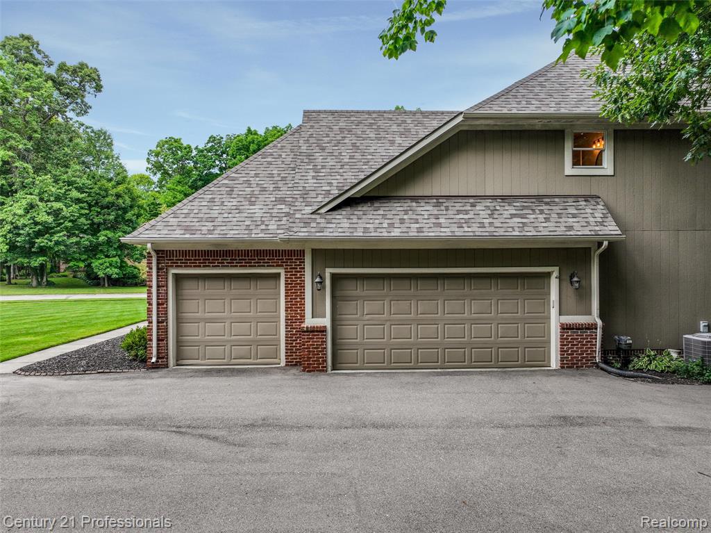 9884 Forest Ridge Drive, Clarkston, MI 48348 — Photo 51
