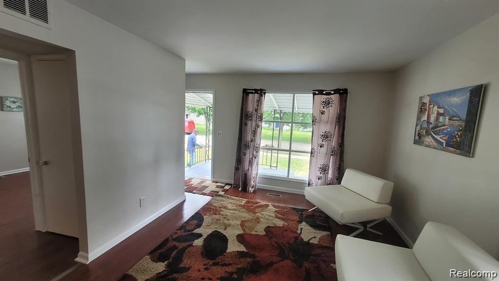 606 E MILTON Avenue, Hazel Park, MI 48030 — Photo 10