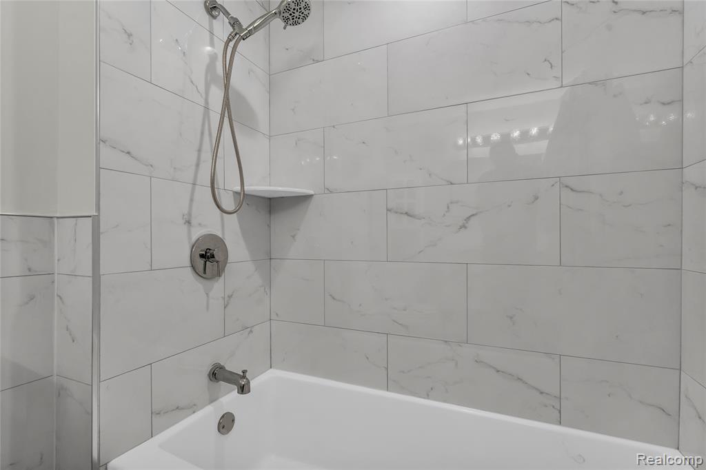6736 Timber Ridge Drive, Bloomfield Hills, MI 48301 — Photo 27