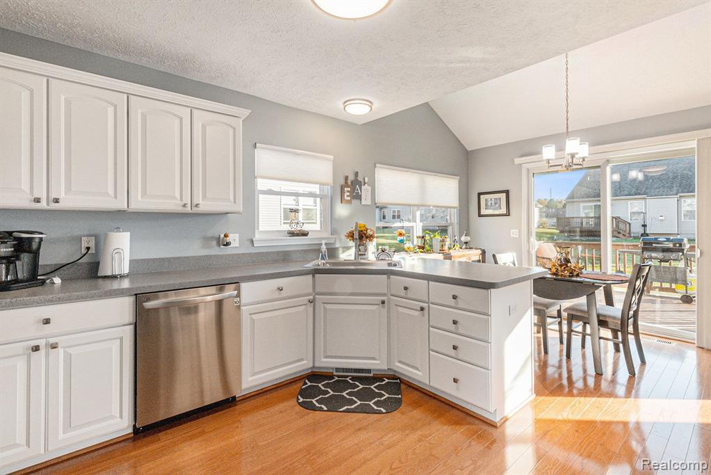 2574 KERRIA Drive, Howell, MI 48855 — Photo 14
