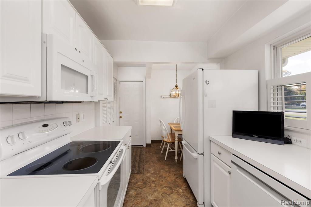 31220 Sheridan Drive, Beverly Hills, MI 48025 — Photo 21