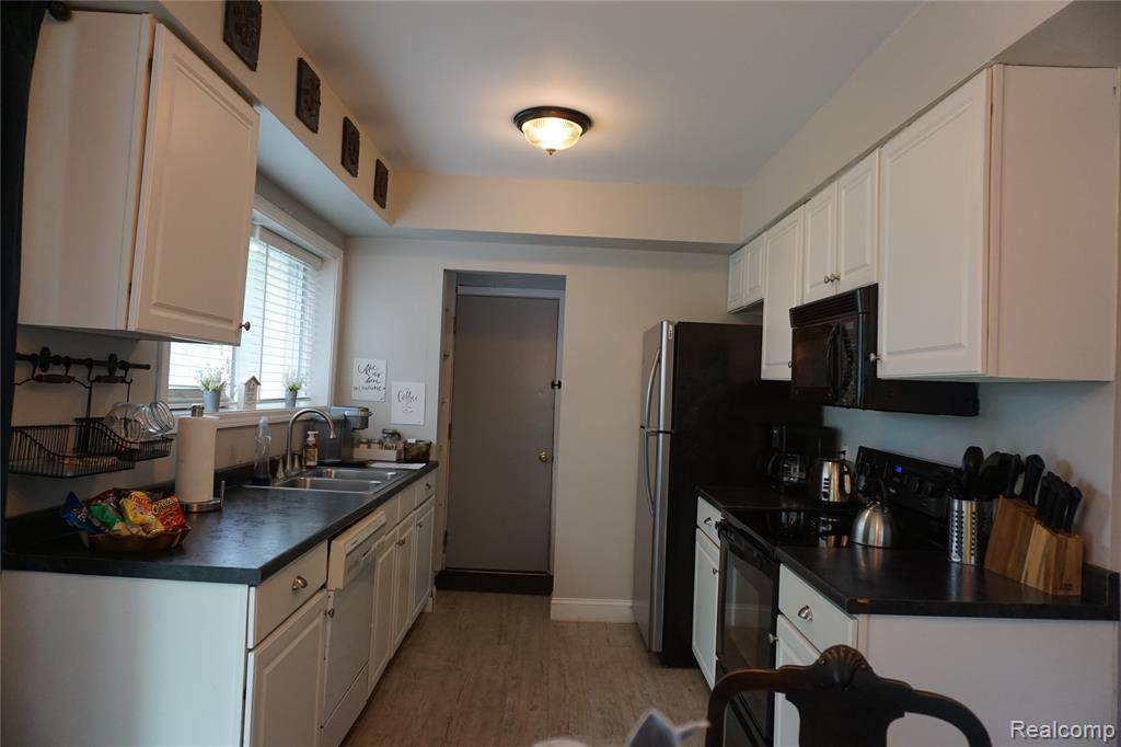 955 N Chevrolet Avenue, Flint, MI 48504 — Photo 17