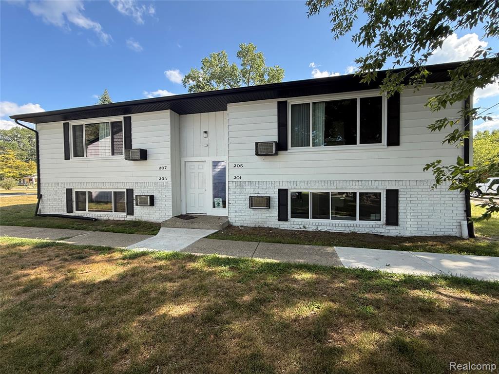 201 Thomas St, Holly, MI 48442