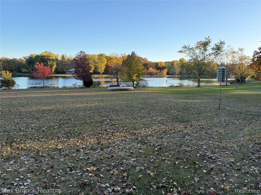 6433 Walnut Lake Road, West Bloomfield, MI 48323 — Photo 13