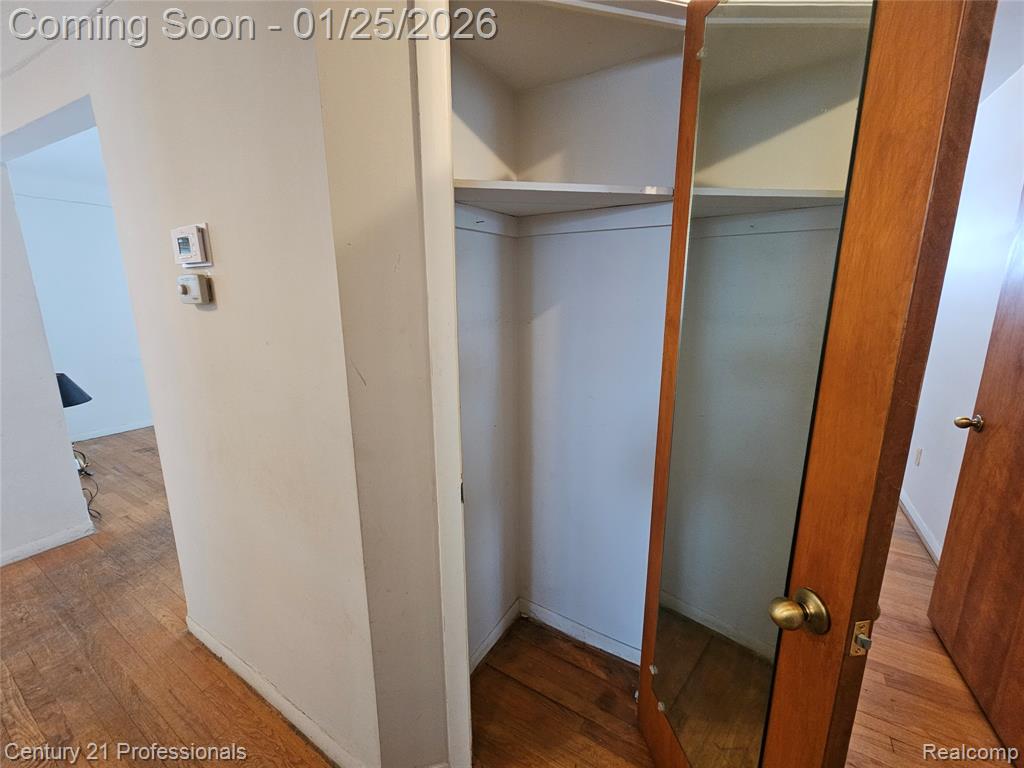 6582 Sterling Court, Garden City, MI — Photo 12