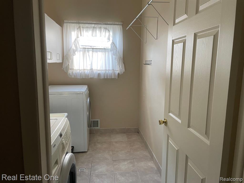7482 ADMIRALTY Drive, Canton, MI 48187 — Photo 10